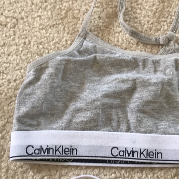 Free with purchase| Calvin Klein 2 piece set - Picture 2 of 5